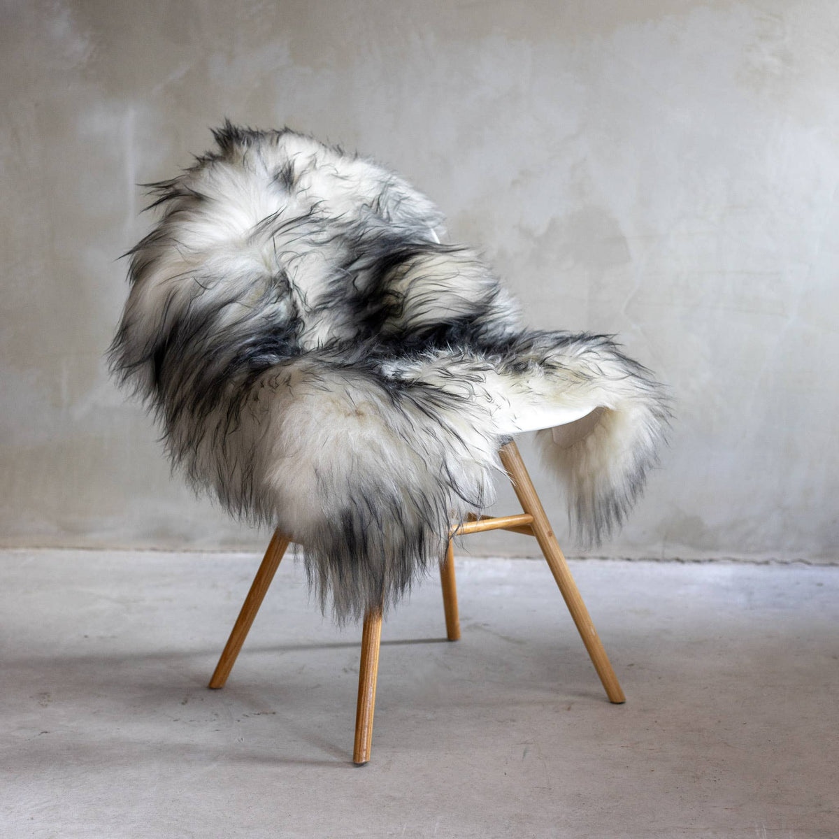 Icelandic Sheepskin Natural Gray Long Wool 90–100 cm