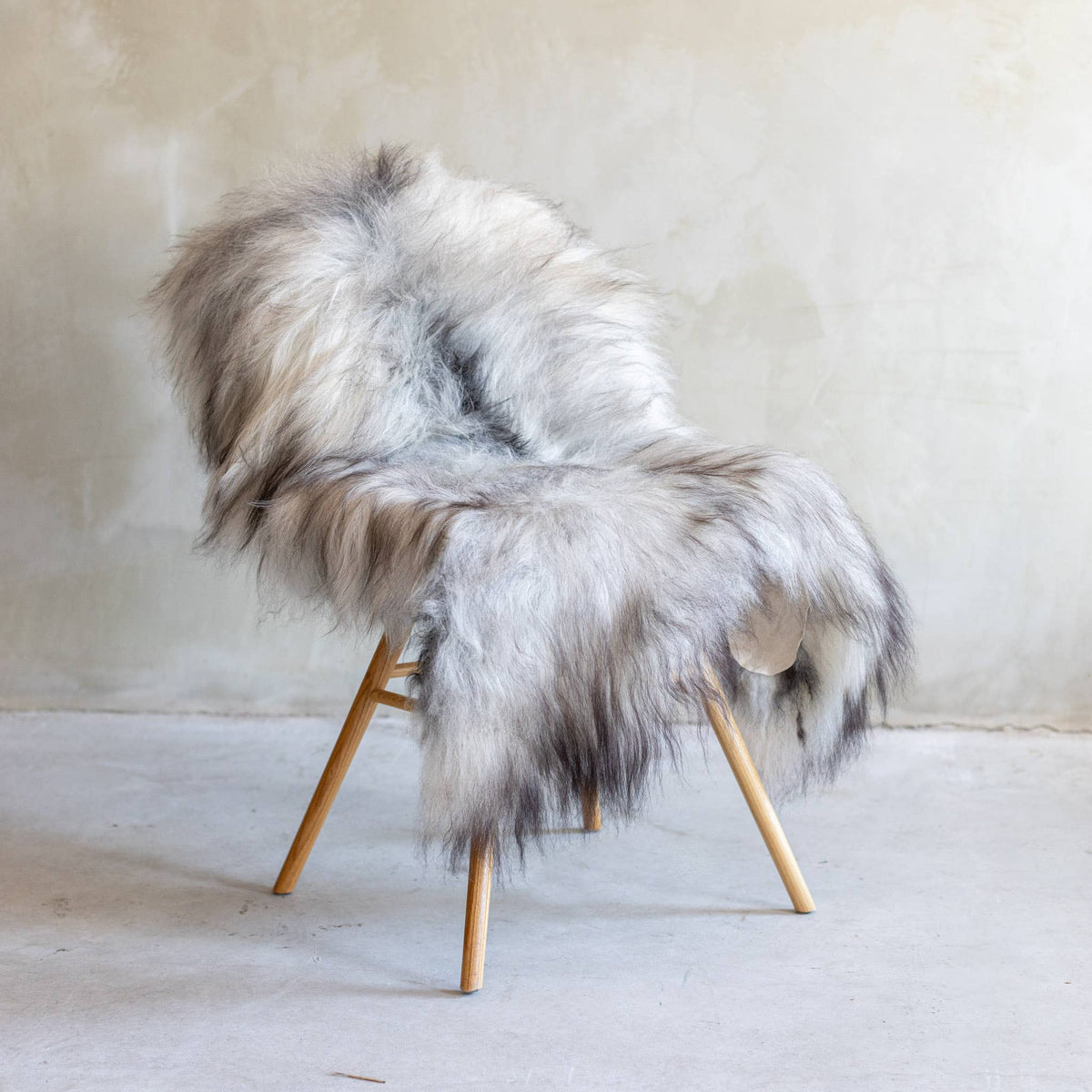 Icelandic Sheepskin Natural Gray Long Wool 90–100 cm