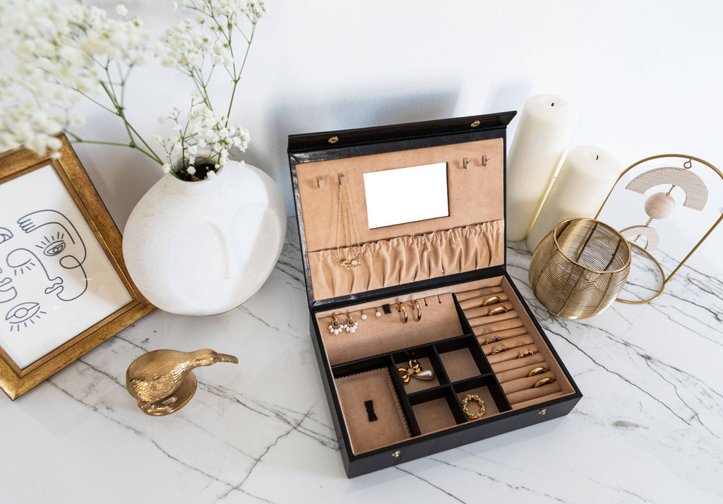 Italian Leather Jewelry Box  - The Line of Beauty