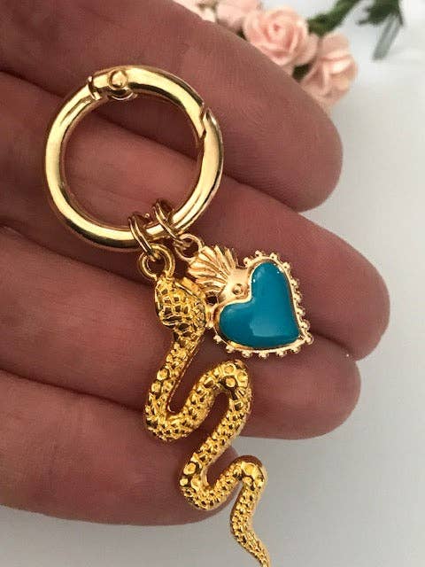 Dijes de serpiente dorada, dijes de bolso de corazón y serpiente, regalo para mujeres, dijes de corazón sagrado, colgantes de corazón azul y serpiente,