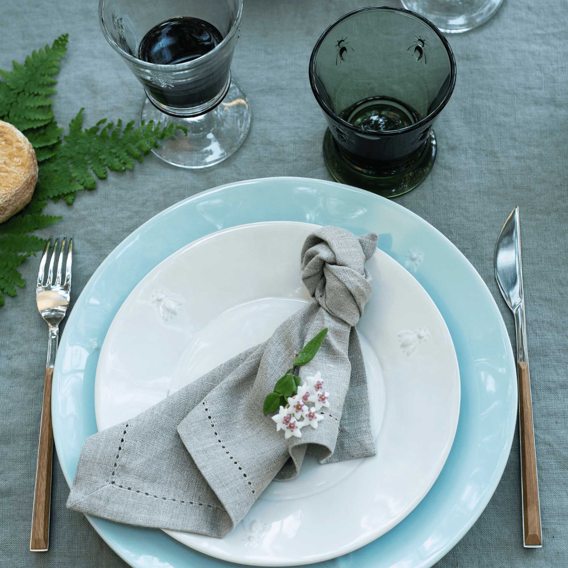 Bee Ceramic Dinner Plate Set - 4 - Maison and Mer