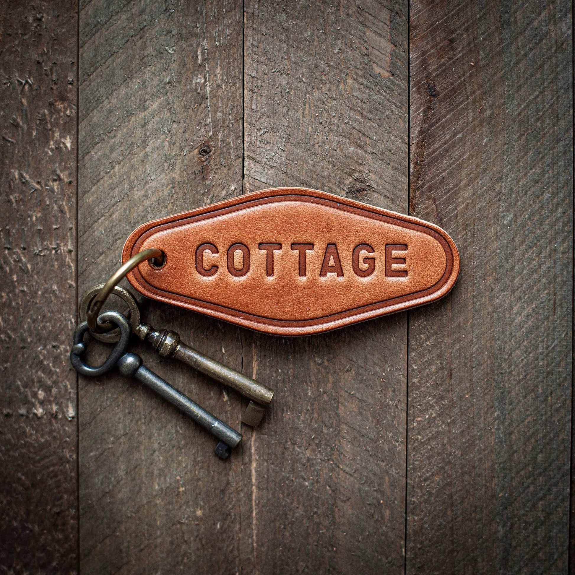 Cottage Leather Keychain Motel Style - Maison and Mer