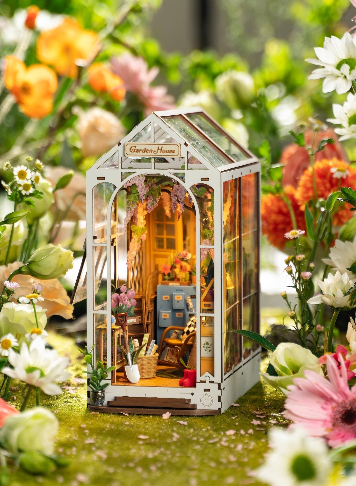DIY Miniature House Book Nook Kit: Garden House - Maison and Mer