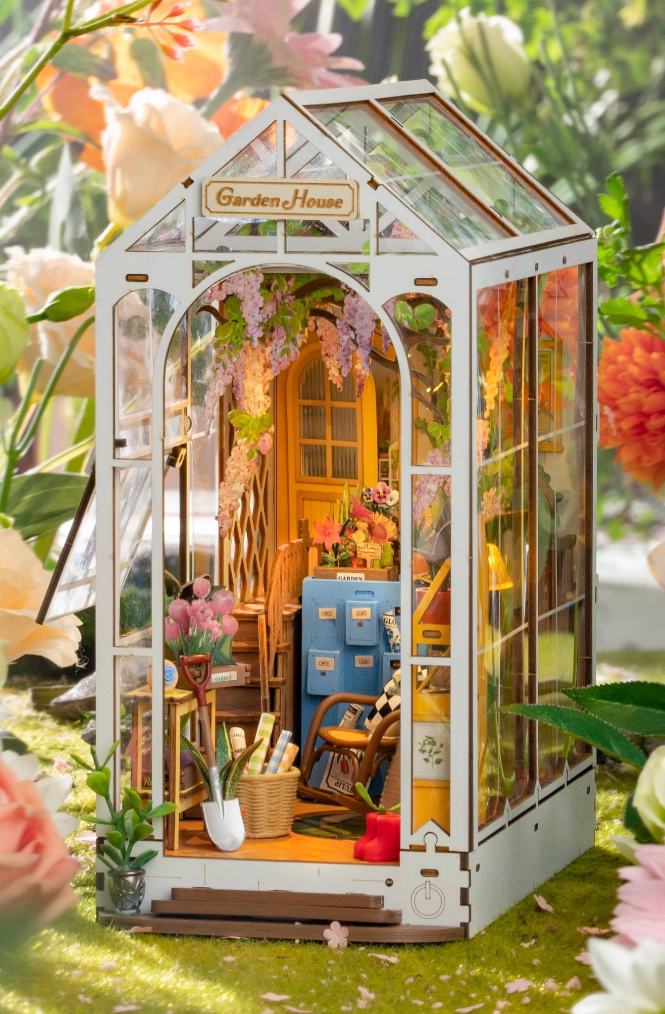 DIY Miniature House Book Nook Kit: Garden House - Maison and Mer