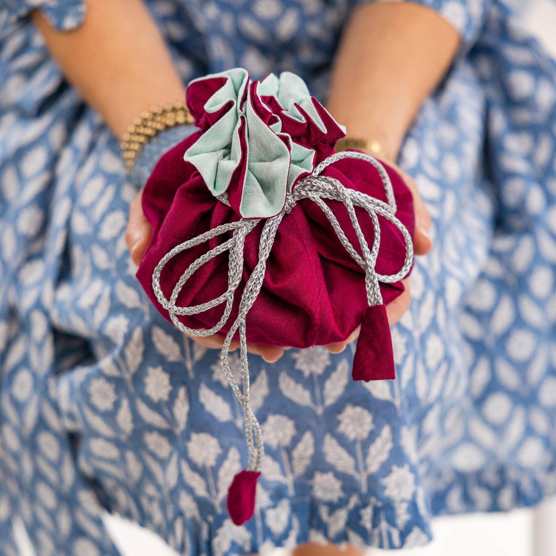 Maison Jet Set Travel Jewelry Bag Medium- Raspberry