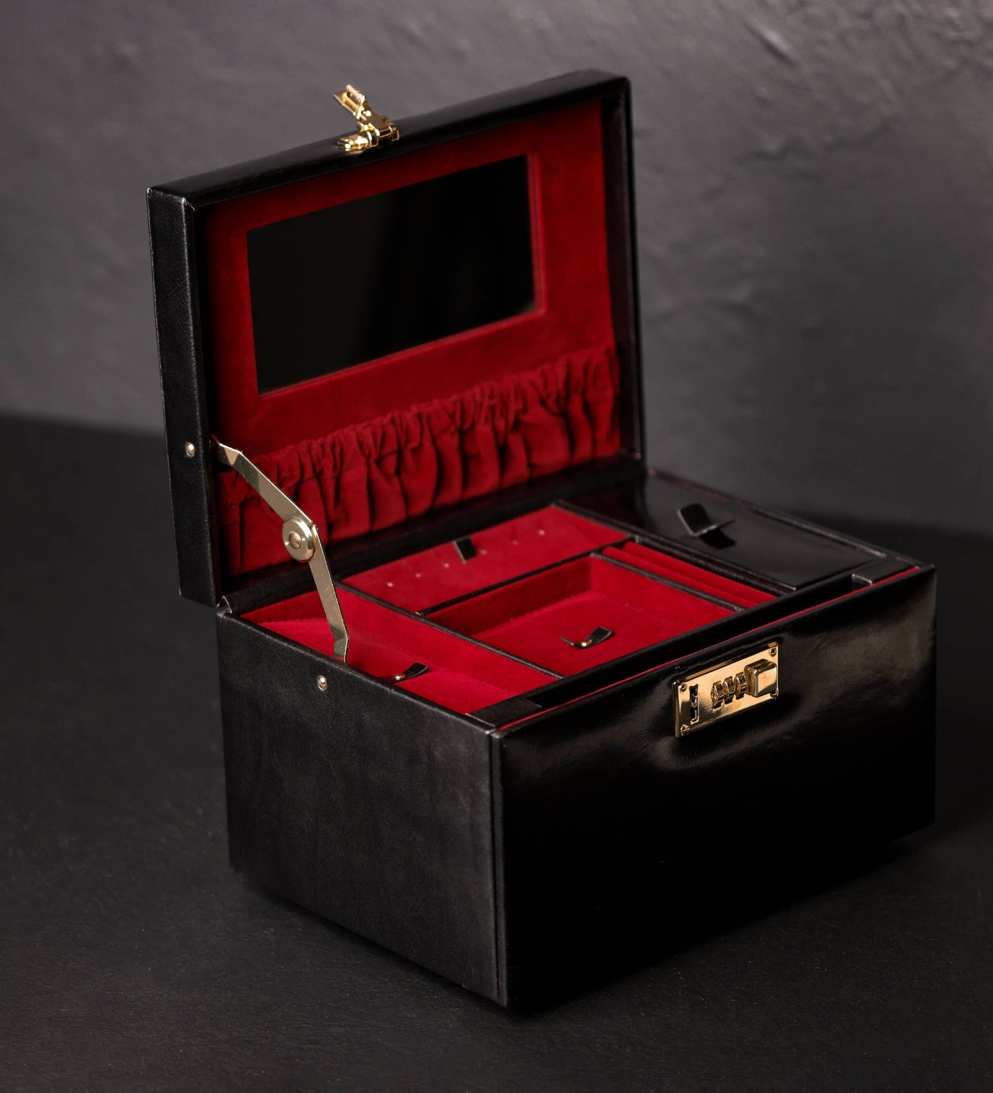 Italian Leather Jewelry Box - The Portrait of a Lady